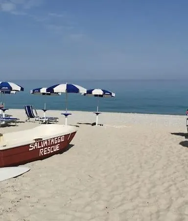 Mare / Piscina / Mare זמברונה