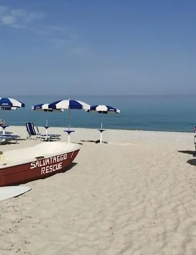 Mare / Piscina / Mare زامبروني